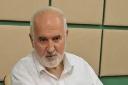  احمد توکلی | رئیس جمهور در حال نزدیک کردن کشور به لبه پرتگاه است.