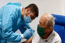 چرا تزریق واکسن کرونا در روزهای تعطیل کاهش می‌یابد؟