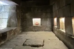 آشنایی با یک آرامگاه اورارتویی در ایروان

