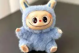 هدیه خاص چین به مدیر اپل | هدیه گرفتن عروسک لبوبو اما لبوبوی متفاوت! 