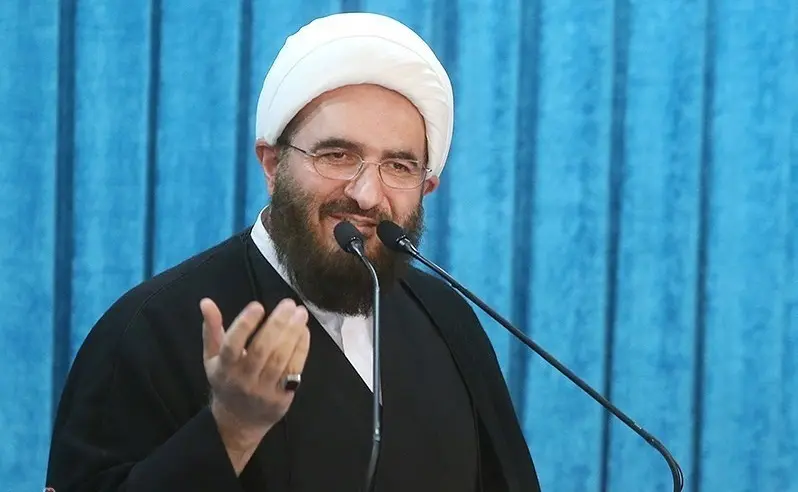 امام جمعه موقت: مسئولان باید بیش از پیش به مردم احترام بگذارند | "باید باب گفت‌وگو با مردم باز باشد"
