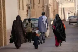 استاندار تهران: با خروج اتباع غیر قانونی تقاضای کالاهای اساسی در استان تهران به شدت کاهش پیدا کرده؛ در مساله آرد بیش از ۵۵۰۰ تُن کاهش مصرف رخ داده | برای کسانی که به اتباع غیرمجاز اسکان می‌دهند یا از نیروی کار اتباع استفاده می‌کنند، مجازات‌هایی لحاظ شده