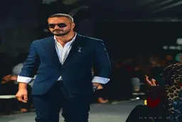 دلبری میلاد کی‌ مرام در کنار ترلان پروانه از مخاطبان
