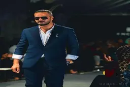 دلبری میلاد کی‌ مرام در کنار ترلان پروانه از مخاطبان