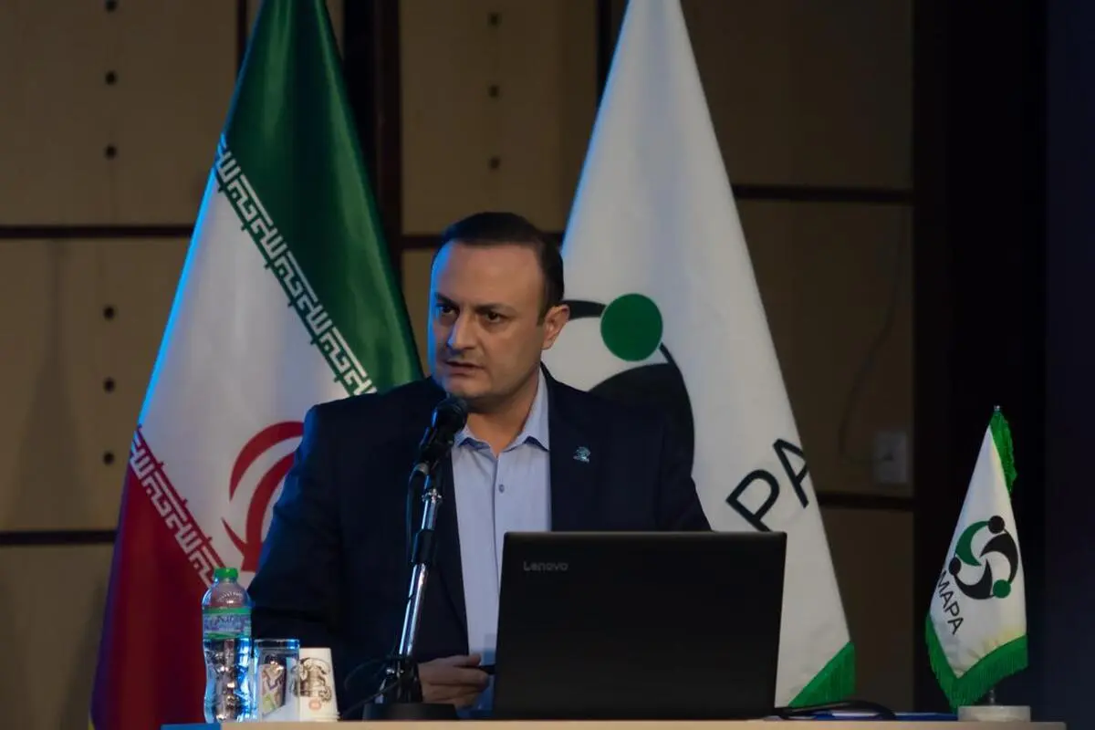 دبیر انجمن صنایع همگن هم اکنون در گردهمایی جهادگران عرصه تولید در ساپکو:
