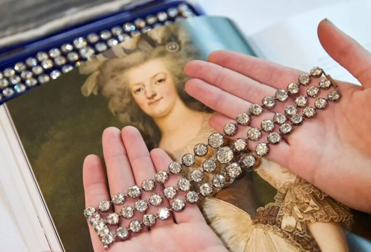  جواهرات ملکه اعدام‌شده فرانسه حراج شد