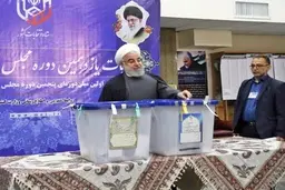 
روحانی رای خود را به صندوق انداخت
