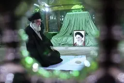 حضور رهبر انقلاب در مرقد مطهر امام (ره)