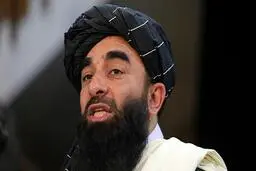 
ذبیح‌الله مجاهد: مدتهاست ساکن کابل هستم، درست بیخ گوش آمریکایی‌ها!
