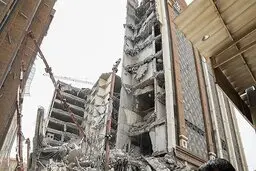 واکنش رئیس صداوسیما به حادثه متروپل آبادان | لطفا به موضوع فرو ریختن متروپل نپردازید