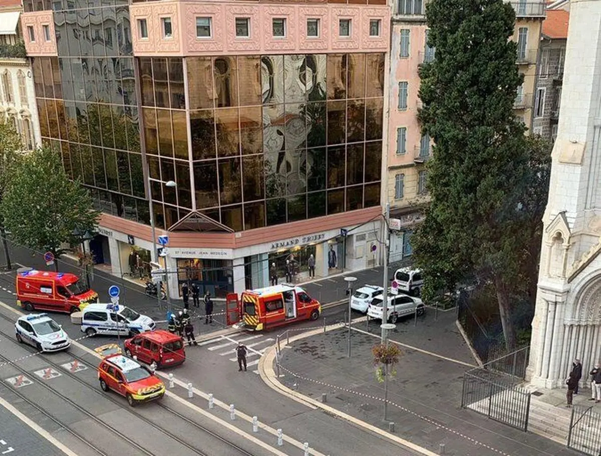 حمله تروریستی در نیس فرانسه دستکم 3 کشته و تعدادی زخمی بر جای گذاشت 