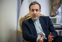 ماجرای نوشیدنی خاص عراقچی در میان زائران | لحظه‌ای متفاوت برای عراقچی در مسیر اربعین +ویدئو