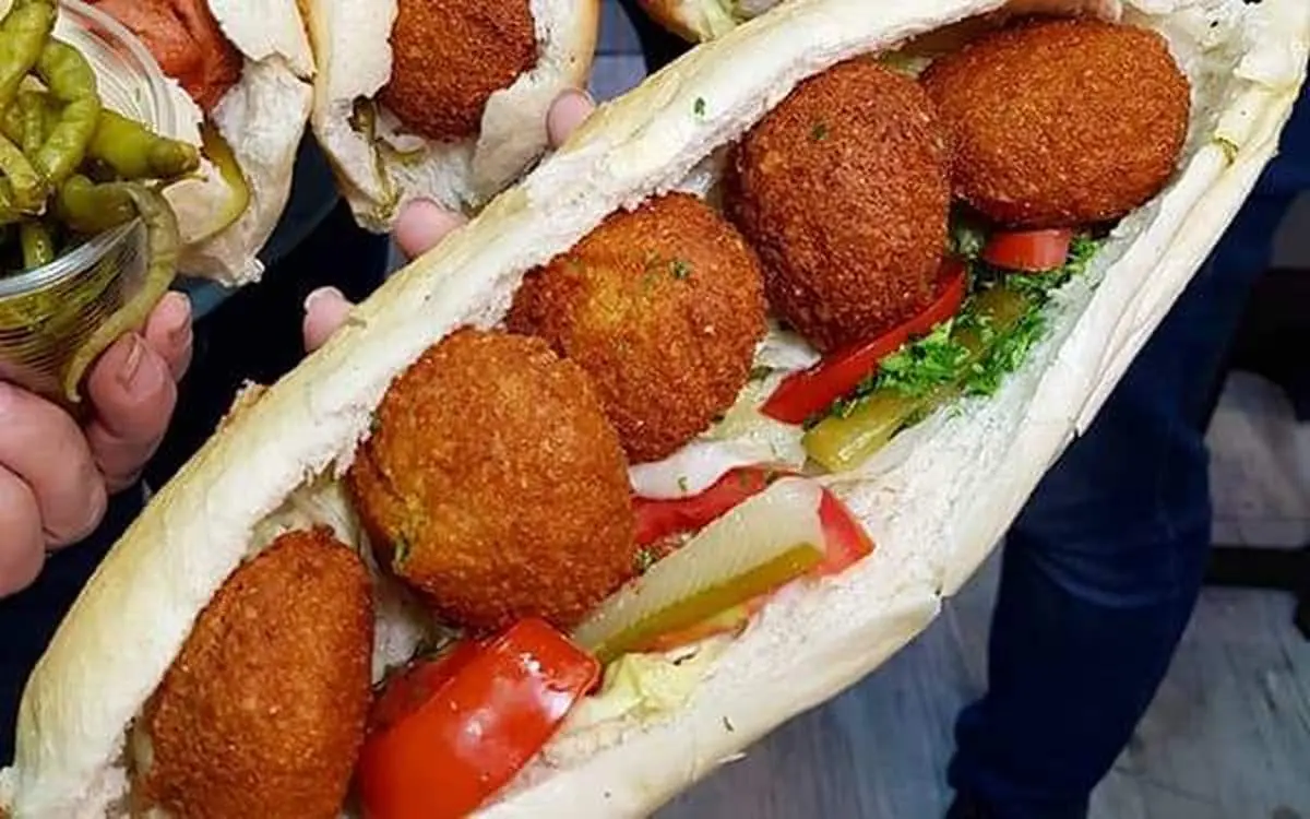 
 صنف اغذیه فروشان فلج شده است!
