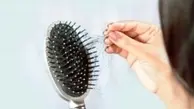با این روش دیگه یک دونه مو هم روی برس شونه‌ات نمی‌مونه! | ترفند تمیز نگه داشتن برس مو +ویدئو