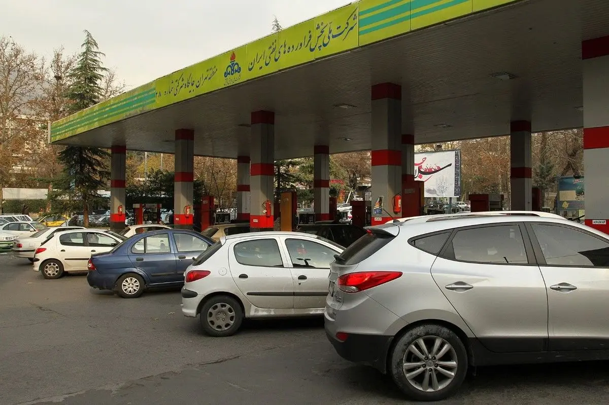 قیمت بنزین در آستانه گران شدن | روزنامه شهرداری:دولت تا کی می خواهد قیمت فعلی بنزین را حفظ کند؟