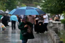 رگبار باران و رعد و برق در گیلان و مازندران | تجربه موج بعدی گرما در کشور از اوایل هفته آینده | دریای مازندران تا سه‌شنبه تعطیل شد 
