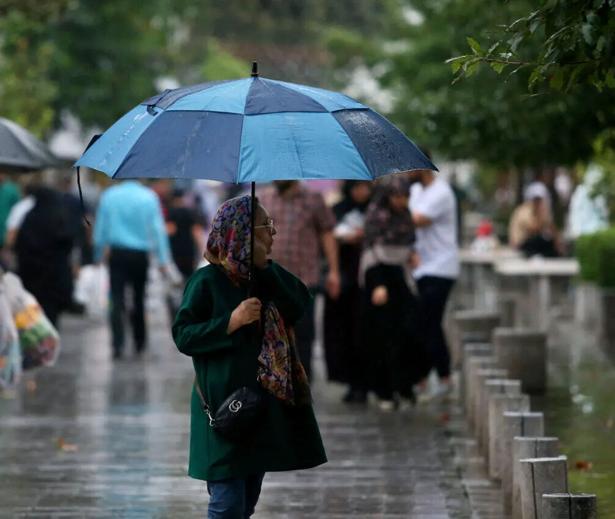 رگبار باران و رعد و برق در گیلان و مازندران | تجربه موج بعدی گرما در کشور از اوایل هفته آینده | دریای مازندران تا سه‌شنبه تعطیل شد 
