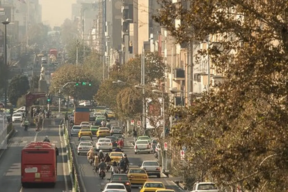 آسمان غبارآلود تهران در مناطق پرتردد