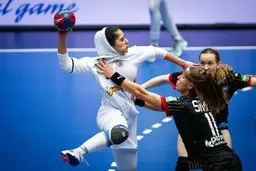 شادی تاریخی در رختکن | بانوان هندبال ایران مدال گرفتند +ویدئو