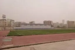 گرد و غبار‍ به فوتبال هم رحم نکرد | برگزاری فوتبال زنان در گرد و غبار‍
