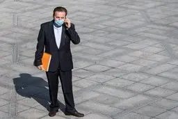 
واعظی  |  با دستور  رئیس جمهور ان‌شاءالله جلوی قطع برق گرفته خواهد شد
