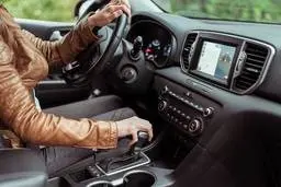 چرا آمریکایی ها بیشتر خودروهای اتوماتیک می رانند و اروپایی ها خودروهای دستی؟