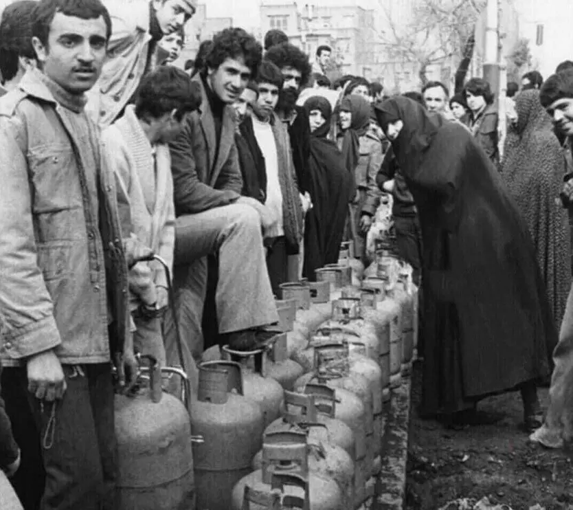 شوک‌های اقتصادی با متولدین دهه 60 چه می‌کند؟ | نسل بی‌پناه 