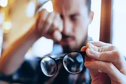  دلیل تاری دید 