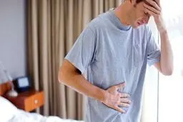 از کجا بفهمیم سنگ صفرا داریم؟ | علائم بسیار مشهود این بیماری