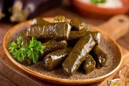 طرز تهیه دلمه برگ مو | بیا تا راز دلمه های خوشمزه و براق رو بهت بگم! +ویدئو