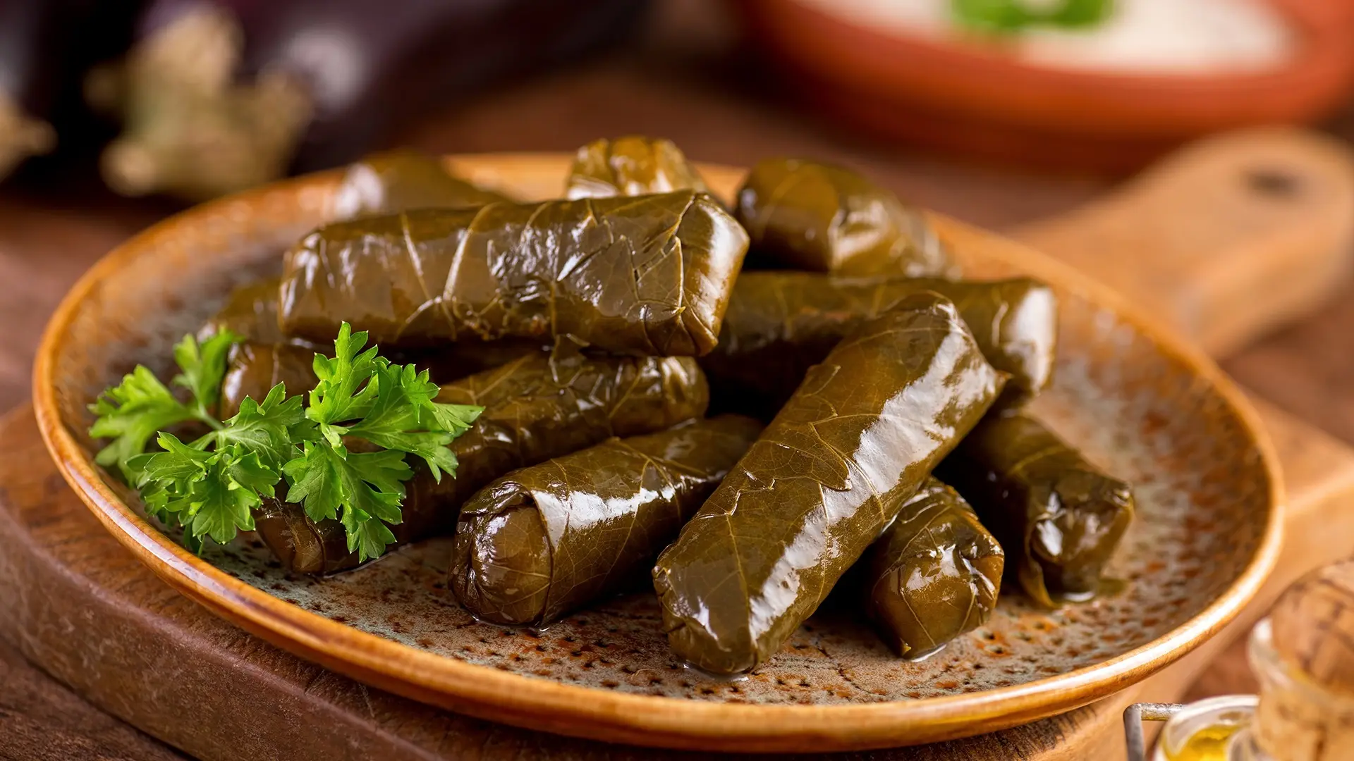 طرز تهیه دلمه برگ مو | بیا تا راز دلمه های خوشمزه و براق رو بهت بگم! +ویدئو