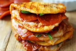 برای ناهارت این پیتزای بدون دردسر رو روی گاز درست کن | طرز تهیه پیتزای خانگی بدون فر +ویدئو