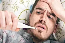 اگه تب داری و میخوای زود خوب بشی، این غذاها رو نخور! |  روش درمان تب فوری