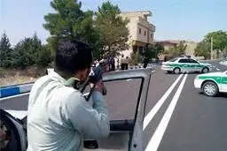 لحظه‌ی فرار عجیب متخلف رانندگی از دست پلیس+ویدئو 