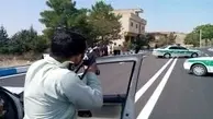 لحظه‌ی فرار عجیب متخلف رانندگی از دست پلیس+ویدئو 