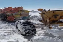 گیر افتادن خودروها در برف‌ سنگین بهاری + تصاویر 