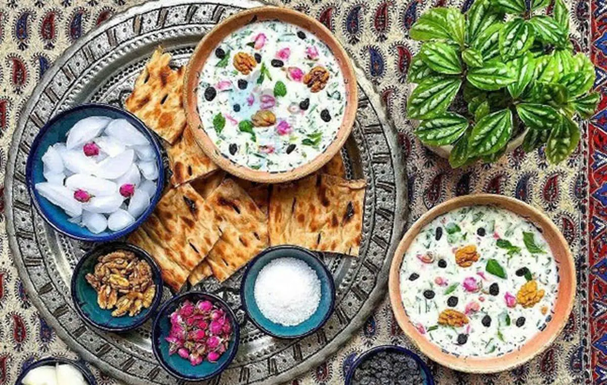همه عمرتان آب دوغ خیار را اشتباه درست می‌کردید | طرز تهیه آب دوغ خیار به روش مادربزرگ‌ها