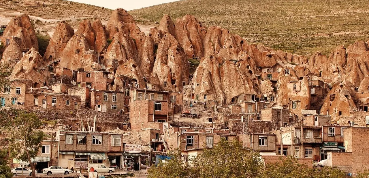 سفر به قلب صخره‌ها/ از کندوان تا پالنگان؛ کشف روستاهای سنگی ایران
