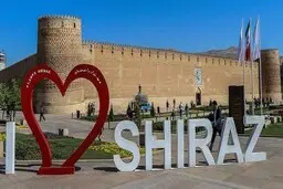 شیرازِ پرغوغا در روایت زرین‌کوب