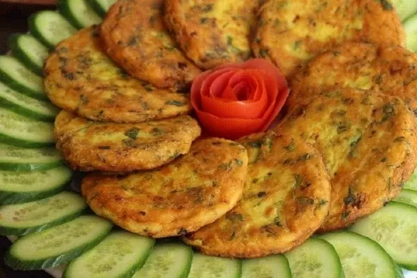 طرز تهیه ساندویچ کوکو سیب‌زمینی | ساندویچ نوستالژی کوکو سیب‌زمینی درست کن! +ویدئو