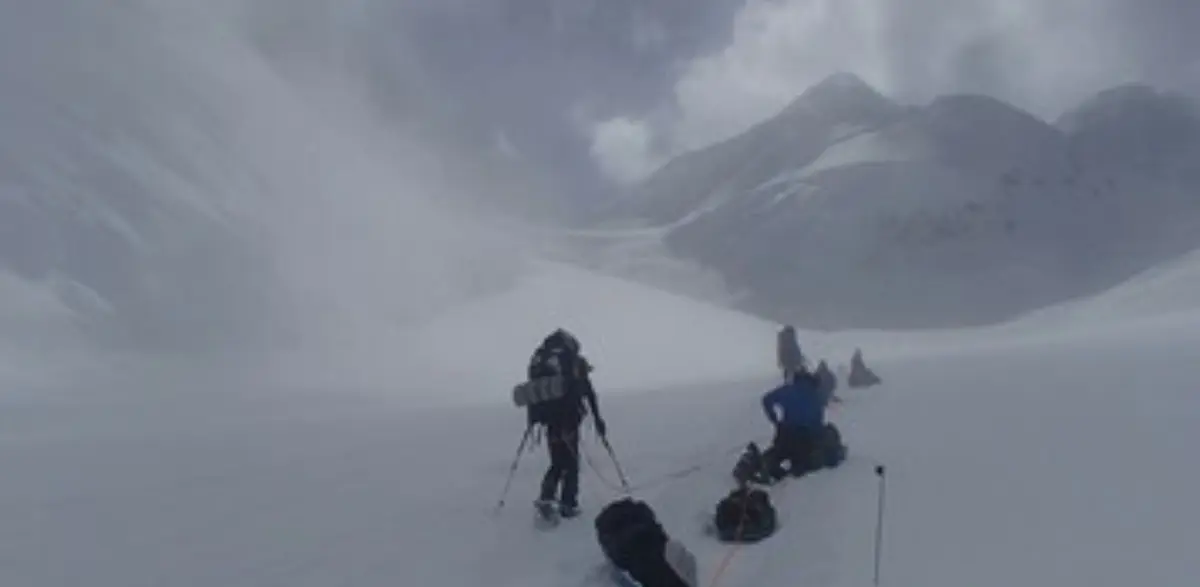 مجتبی خالدی  |  حدود ۱۰۰ کوهنورد در برف توچال گرفتار شدند