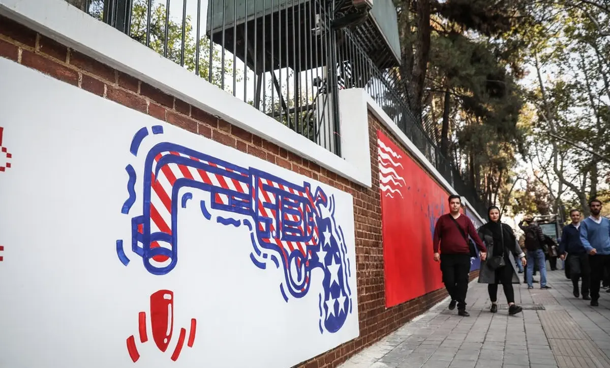 کیهان: در هیچ کشوری به‌اندازه ایران، افراد به خود جرأت نمی‌دهند از آمریکا دفاع کنند، حتی در خود آمریکا | واشنگتن در موضوع نفوذ در سیستم فرهنگی، آموزشی و سیاسی ایران و به خدمت گرفتن افراد خیلی جلو آمده