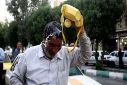 پخت تخم مرغ با گرمای خورشید | گرمای باورنکردنی هوا در خوزستان +ویدئو