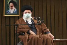 رهبر معظم انقلاب: با دخالت دولت در فعالیت‌های اقتصادی موافق نیستم، اما با هدایت، نظارت و کمکشان موافقم؛ این کار باید حتماً انجام بگیرد