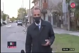 مجری آرژانتینی قبل از پخش برنامه زنده موبایلش به سرقت میره! + ویدئو