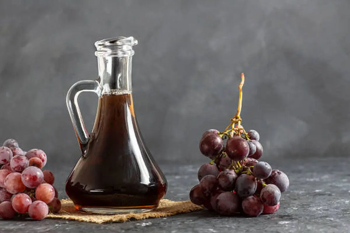 با این ماده تیرگی زیر بغلت از بین ببر | یا مصرف این ماده از زیر بغل تیره خداحافظی کن