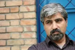اگر کسی فکر می‌کند رمان برای سرگرمی است اشتباه می‌کند