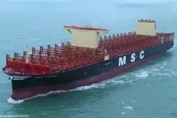 بزرگترین کشتی کانتینری جهان در چین به آب انداخته شد