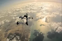 پرواز «مرد پرنده» بر فراز پیست اسکی در فرانسه | لحظاتی از پرواز مردی بر فراز آسمان+ ویدیو 