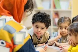 کودک را از چه سنی به مهد بفرستیم که آسیب نبیند؟ | کودک در این سن نمی‌تواند اتفاقات ناخوشایند را برای مادرش تعریف کند